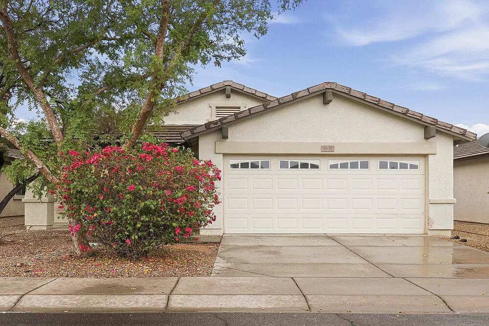 3 bed, 2.0 bath, 1330 sqft, $1,805 — Photo 1