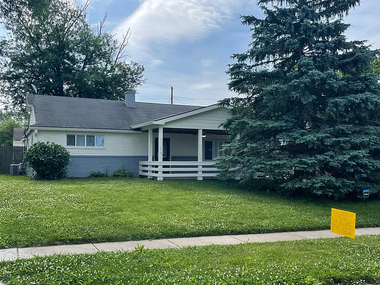 447 Southgate Dr — Photo 1