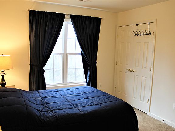 3rd image of 376 Bridle Trail Ln