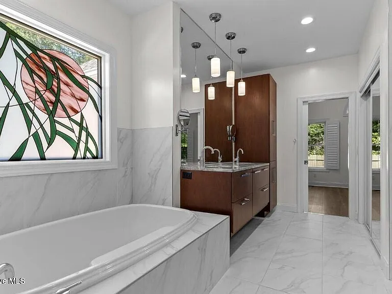 8825 Sawmill Creek Ln — Photo 11