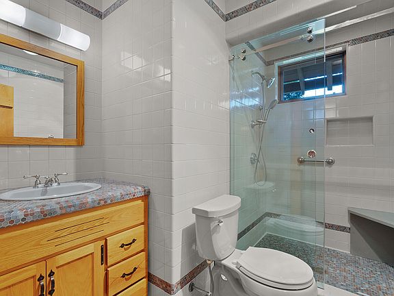 27th image of 2910 Crest Terrace Dr