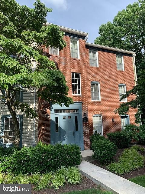 1st image of 670 Newbridge Ct