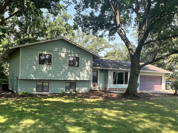 637 228th Pl, Pella, IA 50219