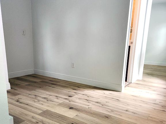 4th image of 14110 Lonewood Pl #G