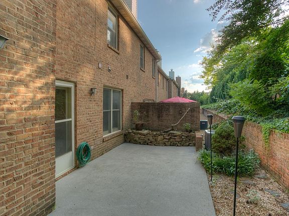3rd image of 10409 Ravenbrook Ln