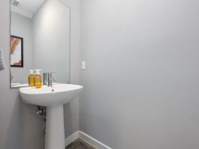301 W Stassney Ln #12 — Photo 8