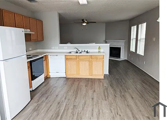 4 bed, 1728 sqft, $3,100 — Photo 3
