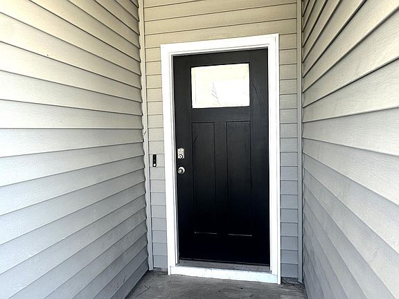 4th image of 620 Respite St