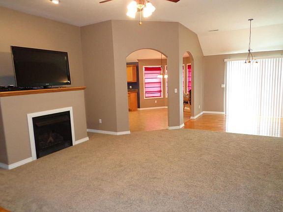 3rd image of 211 Sparrow Ln