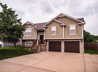 707 NW Green Dr, Grain Valley, MO 64029