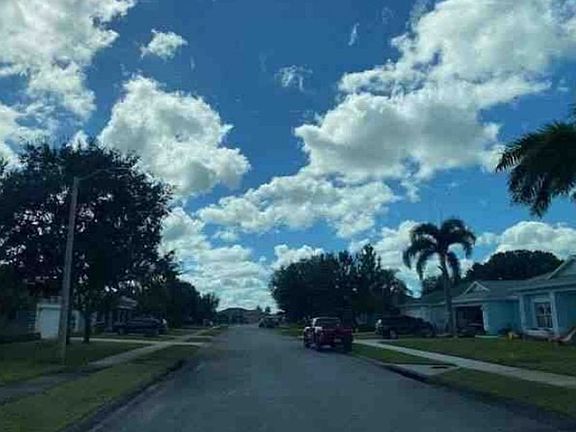 Exterior Neighborhood (street photo)
