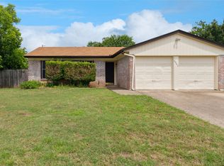 6003 Springwood Dr, Arlington, TX 76001