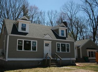 19 Crestwood Cir, Norwood, MA 02062