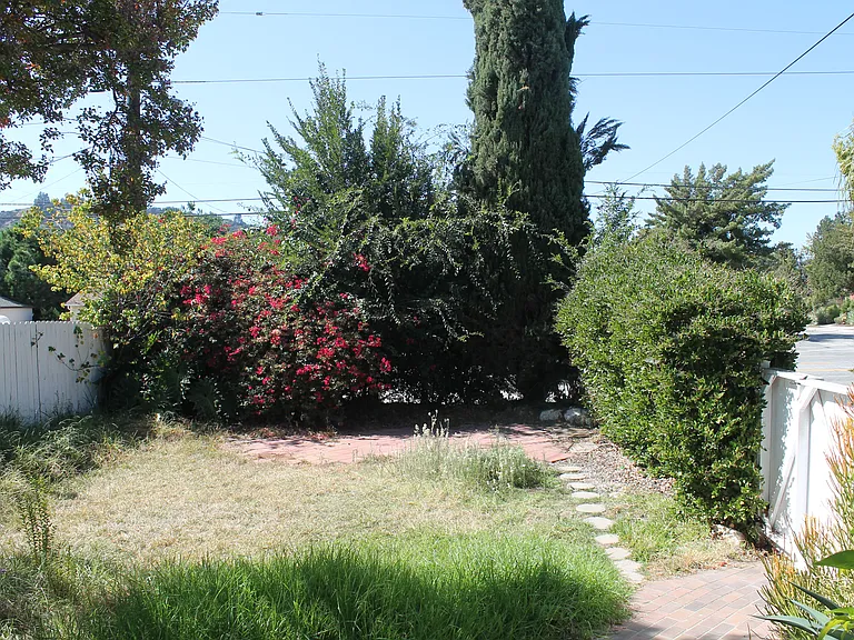 Windsor Ave — Photo 4