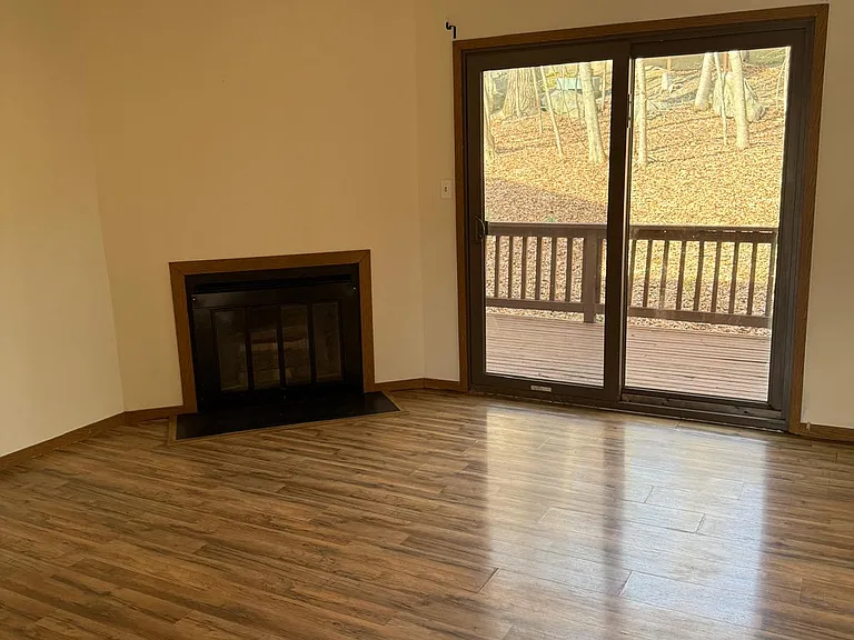 223 Sterling Ct — Photo 7