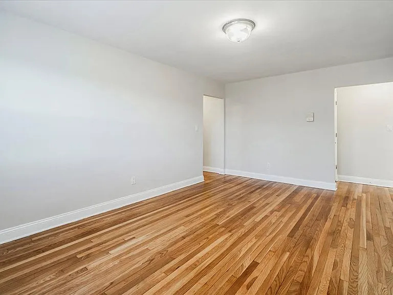 Ridge Gardens Apartments — Photo 20