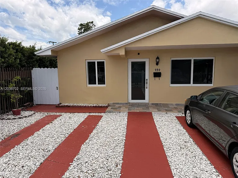 252 NW 50th Ave — Photo 2