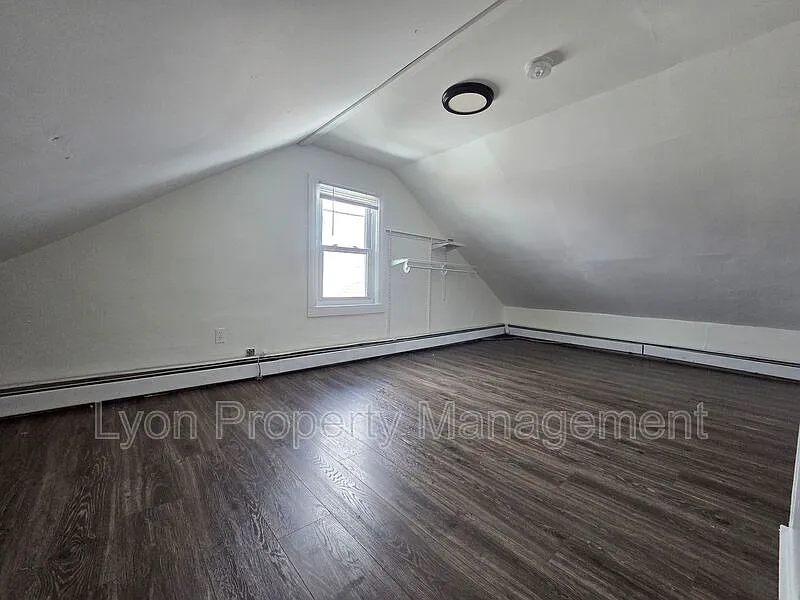 3 bed, 1.0 bath, $1,950 — Photo 4