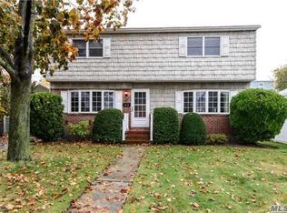 82 Devon Rd, Albertson, NY 11507