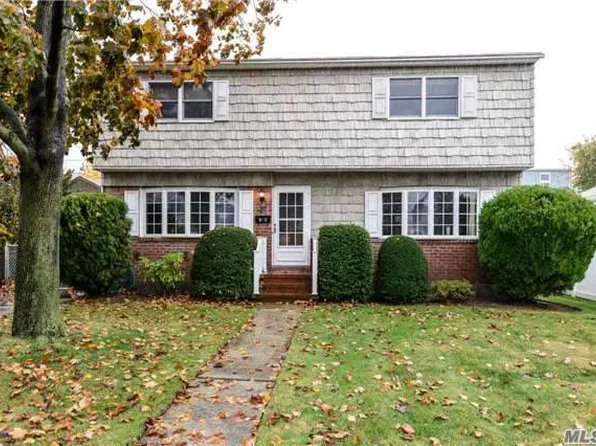 82 Devon Rd, Albertson, NY 11507