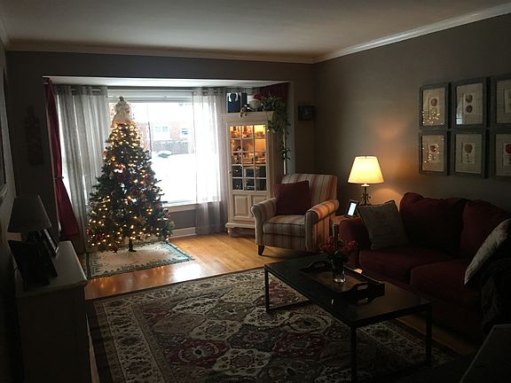 3rd image of 9944 S Turner Ave