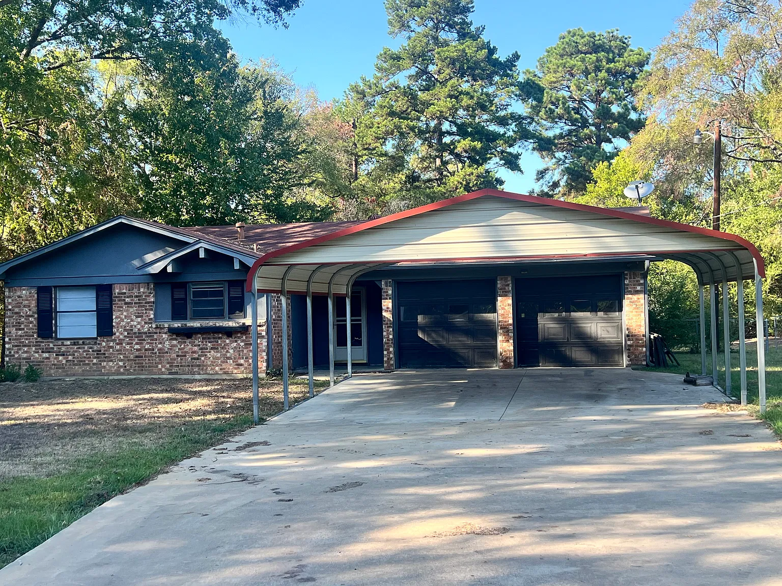 3 bed, 1.5 bath, 1279 sqft, $1,585 — Photo 1