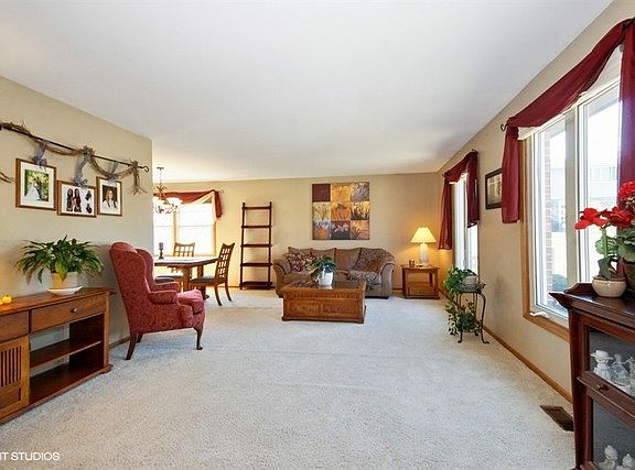 2nd image of 17419 Castle Dr