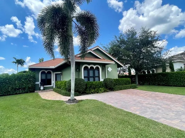 15590 Hawker Ln, Wellington, FL 33414