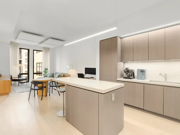 77 Charlton Street image 1 of 27