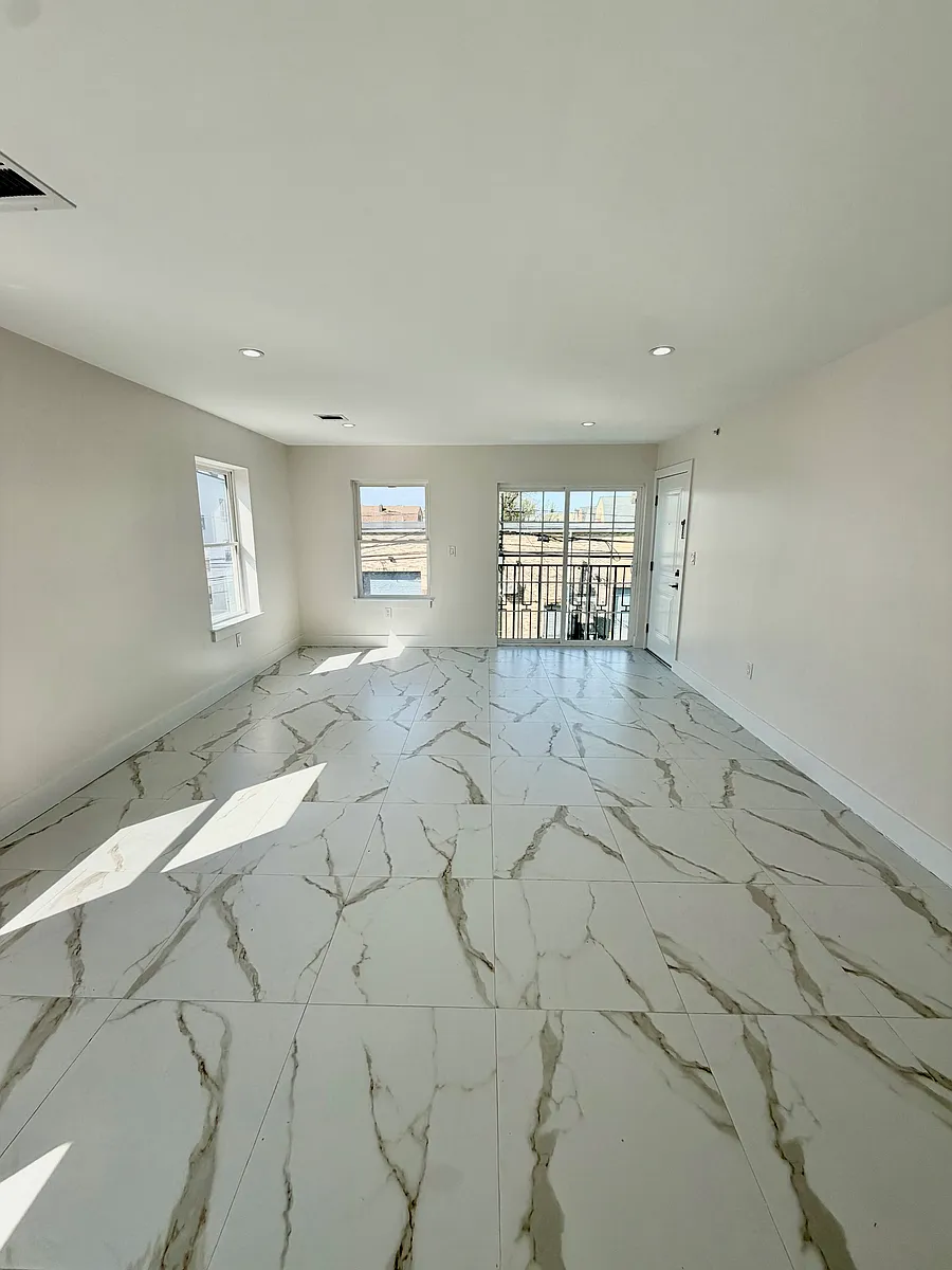 Building Photo - 418 Avon Ave #3