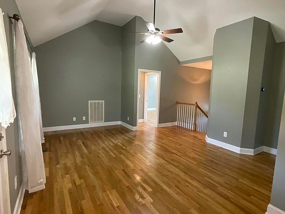 5th image of 529 Brooklawn Trl SE