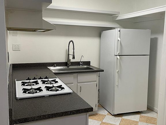 3rd image of 1682 Topping Ave APT B