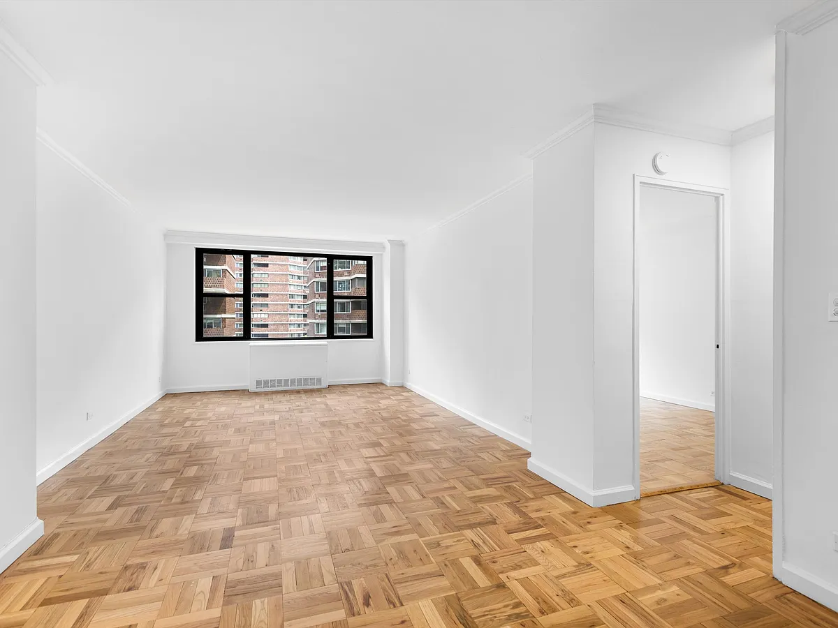 Building Photo - 320 E 23rd St #5M