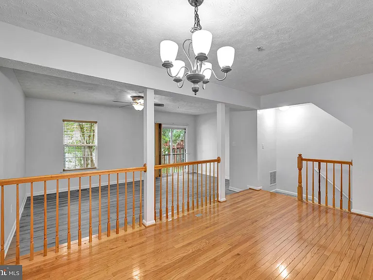 2406 Lemontree Ln — Photo 12