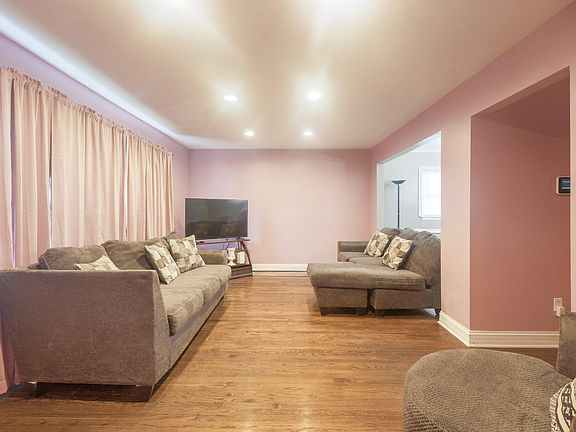 2nd image of 634 E 52nd Ave