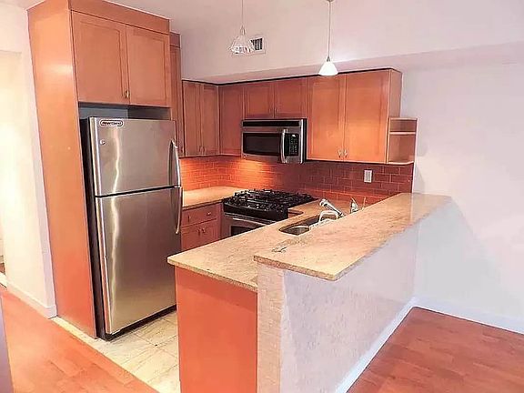 3rd image of 88 Rivington St #3A