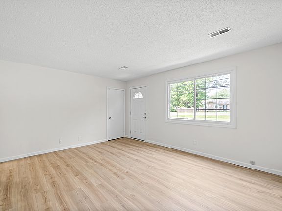 5th image of 216 Tobacco Rd