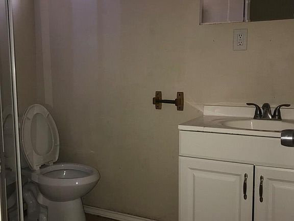 4th image of 3621 Walnut Ave
