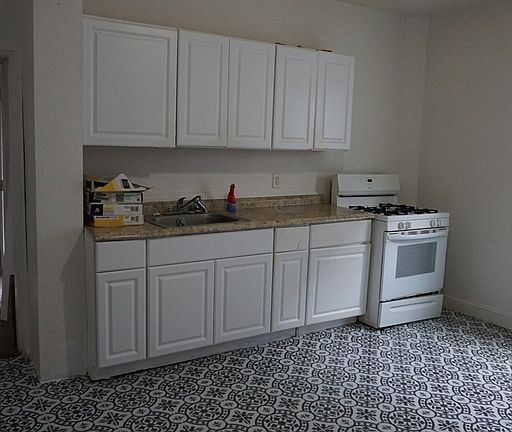 4th image of 27 Shaw St