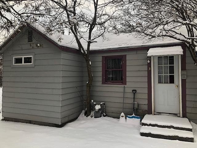 1st image of 1537 1/2 S Van Buren Ave