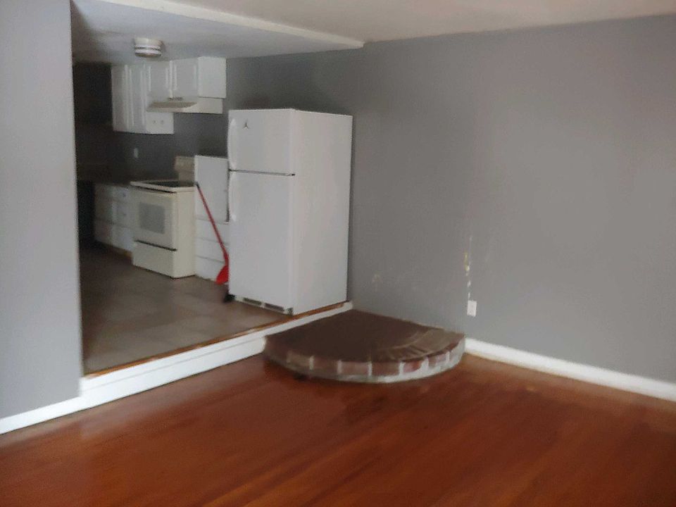 2nd image of 239 Park Ave #2