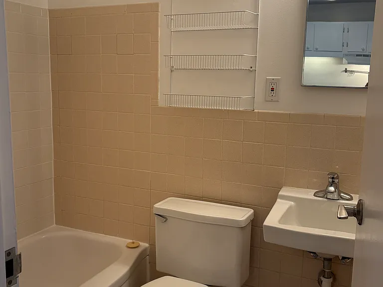 322 Clifton Ave #303 — Photo 6