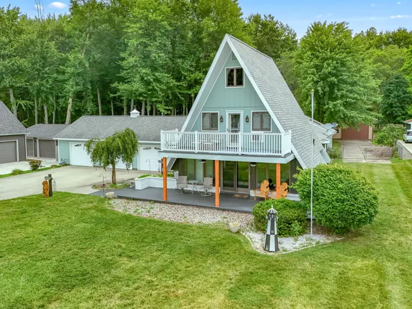 673 Lake Dr, Coldwater, MI 49036