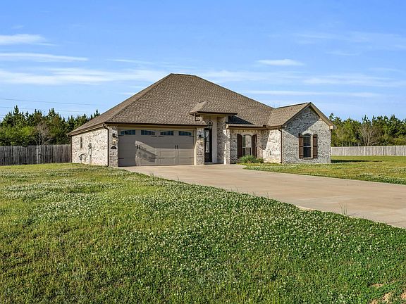 3rd image of 641 Abbey Rd