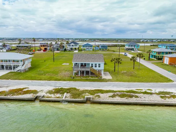 2705 Shell Ridge Rd, Rockport, TX 78382