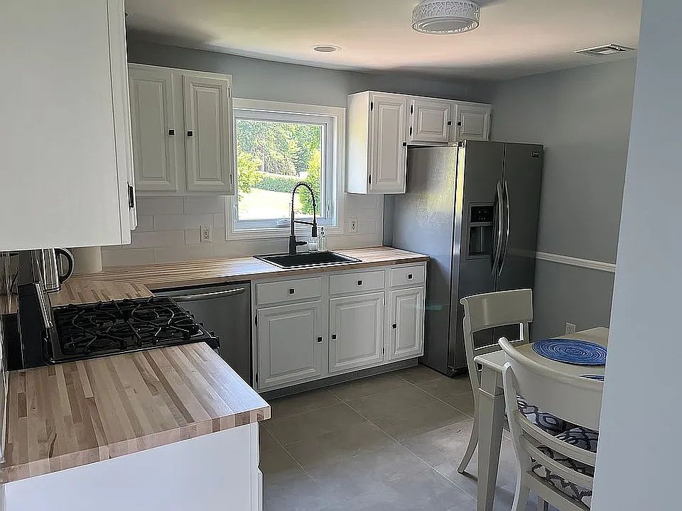 1st image of 281 Merrick Rd