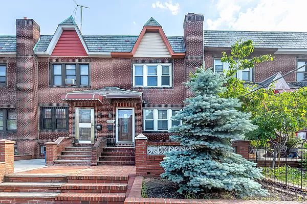1st image of 66-05A Saunders St
