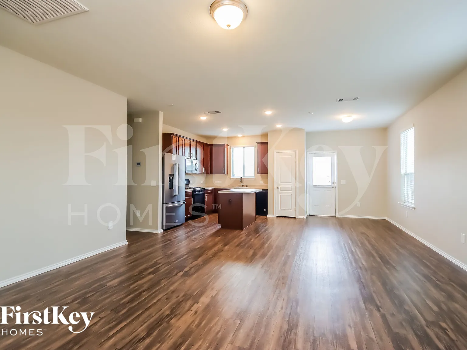 4 bed, 2.5 bath, 2572 sqft, $2,430 — Photo 4