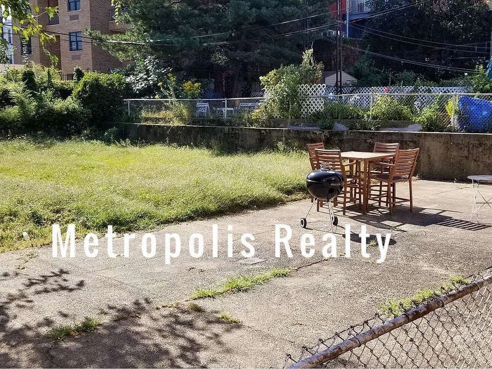 1st image of 2541 Crescent St APT 1