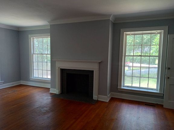 4th image of 921 Curry Dr APT B